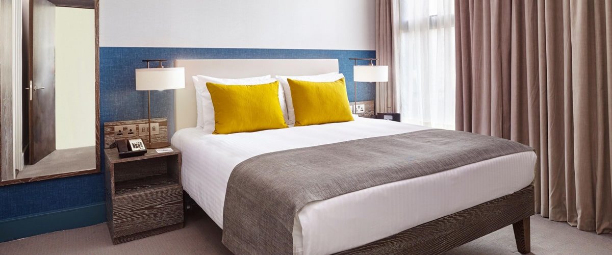 Staybridge Suites Vauxhall hotel double bedroom