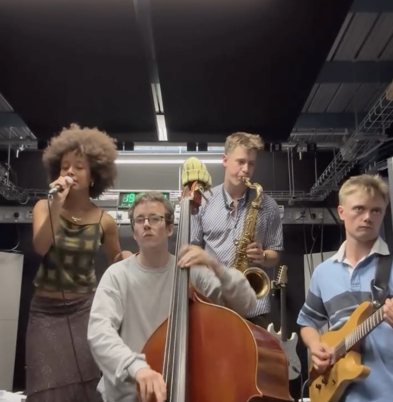 Live Music at Tamesis Dock